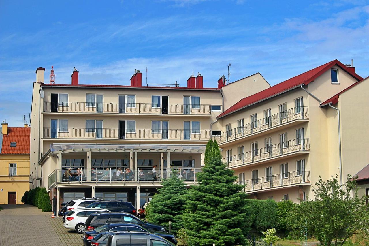 Hotel Huszcza Mragowo Exterior photo
