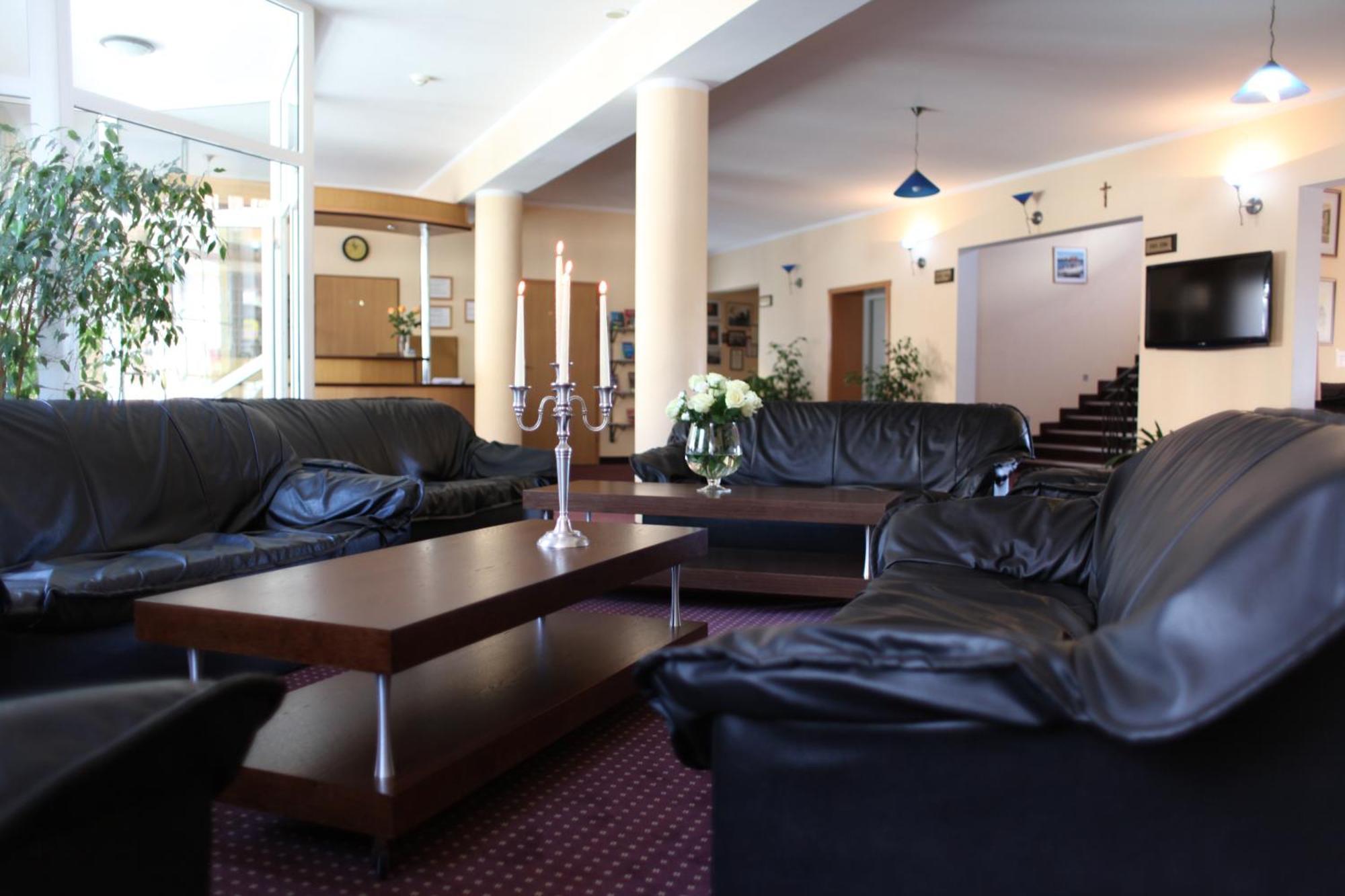 Hotel Huszcza Mragowo Exterior photo