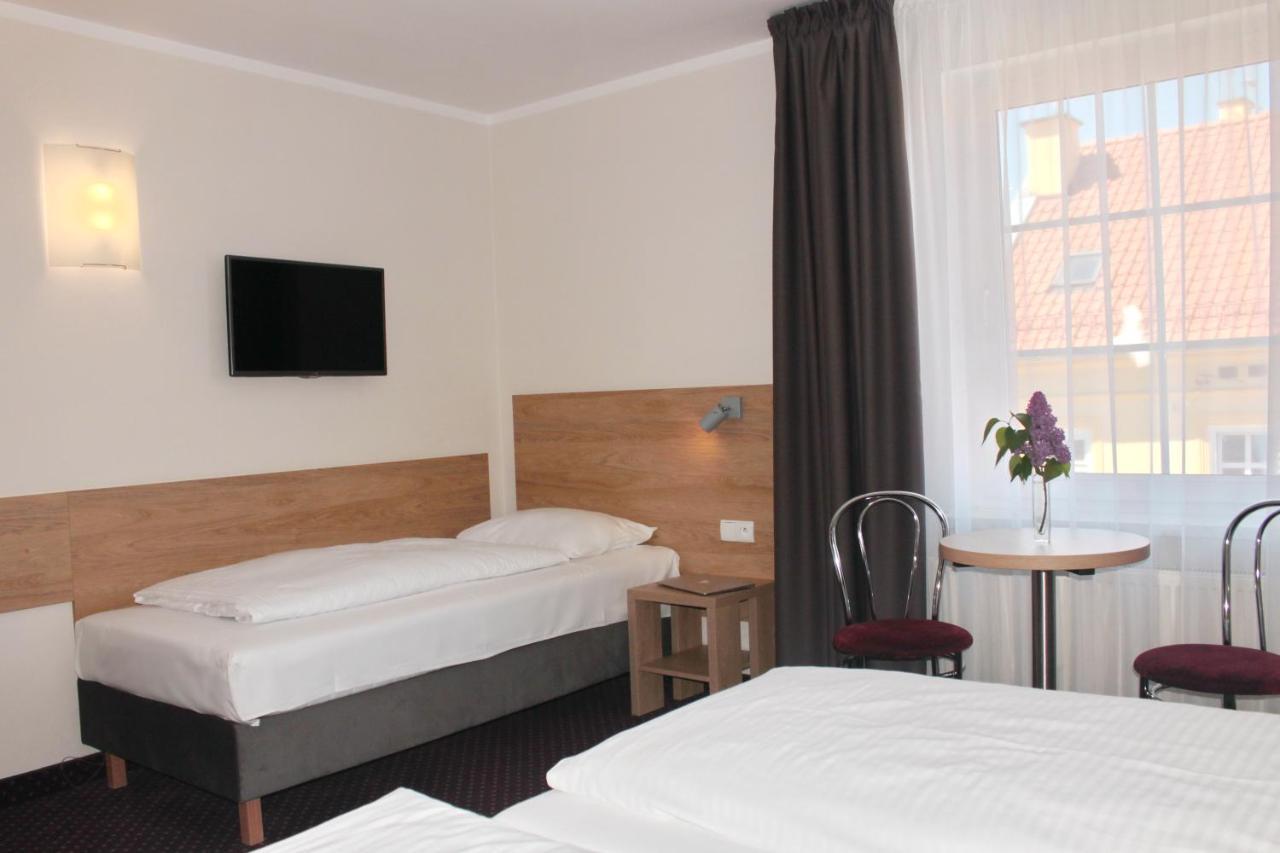 Hotel Huszcza Mragowo Exterior photo